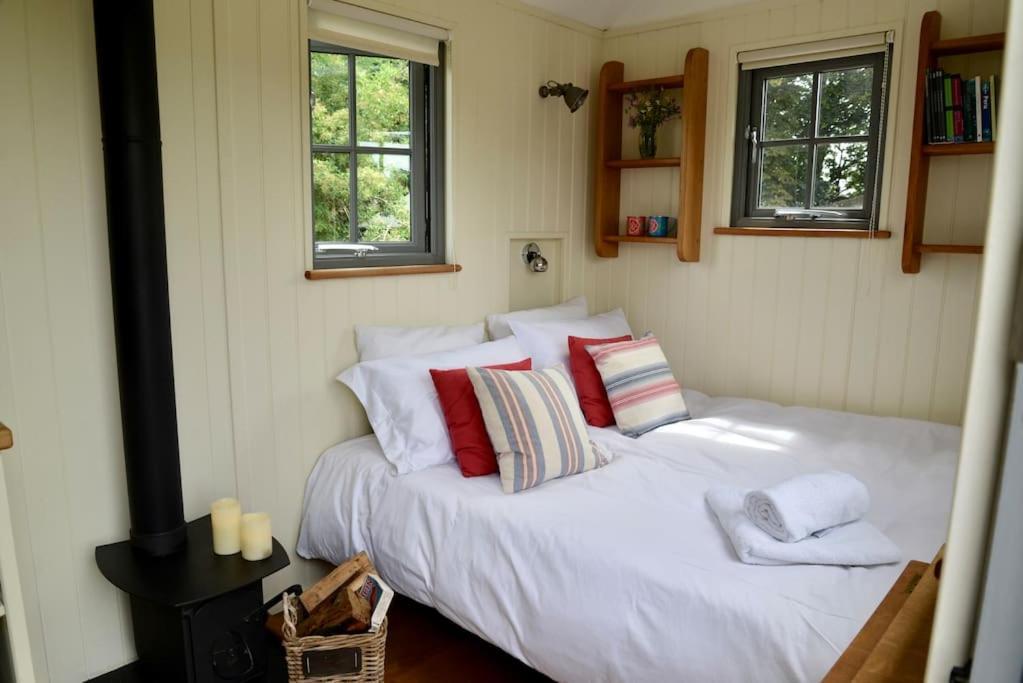 The Shepherd'S Hut @ Chichester Cottage Buitenkant foto