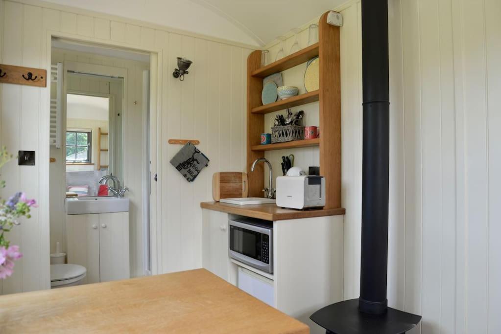 The Shepherd'S Hut @ Chichester Cottage Buitenkant foto