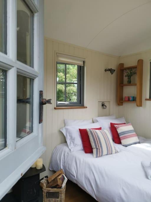 The Shepherd'S Hut @ Chichester Cottage Buitenkant foto